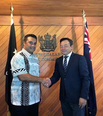 01 NZ High Commissioner Phillip Taula and WHO Rep in PNG Dr Luo Dapeng