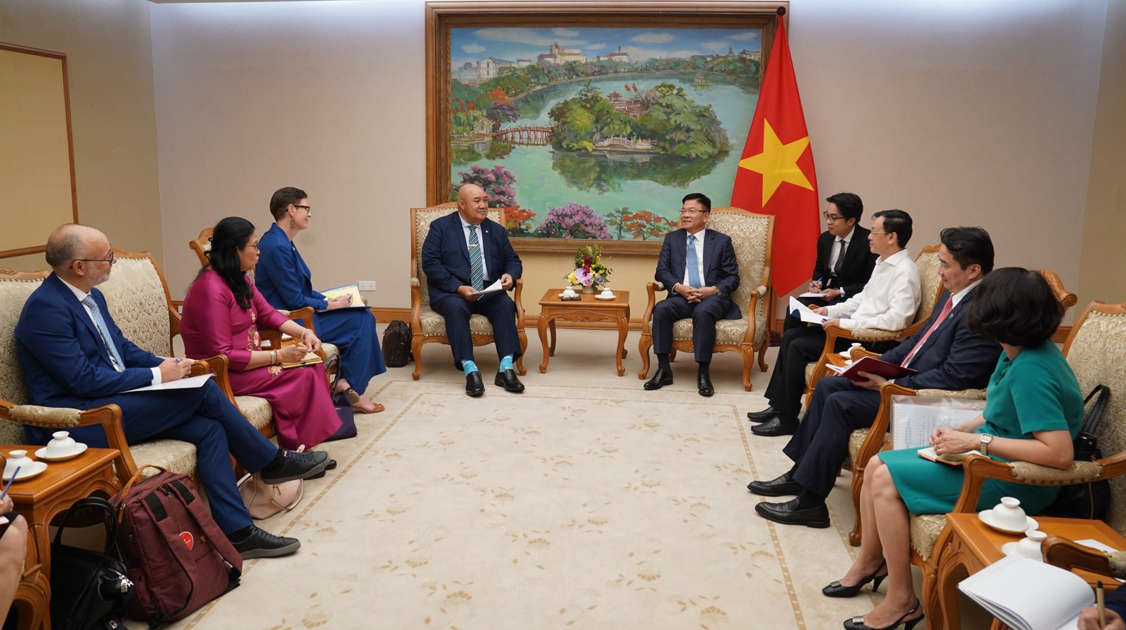 Dr. Saia Ma’u Piukala at the meeting with Deputy Prime Minister Le Thanh Long Dr. Saia Ma’u Piukala at the meeting with Deputy Prime Minister Le Thanh Long
