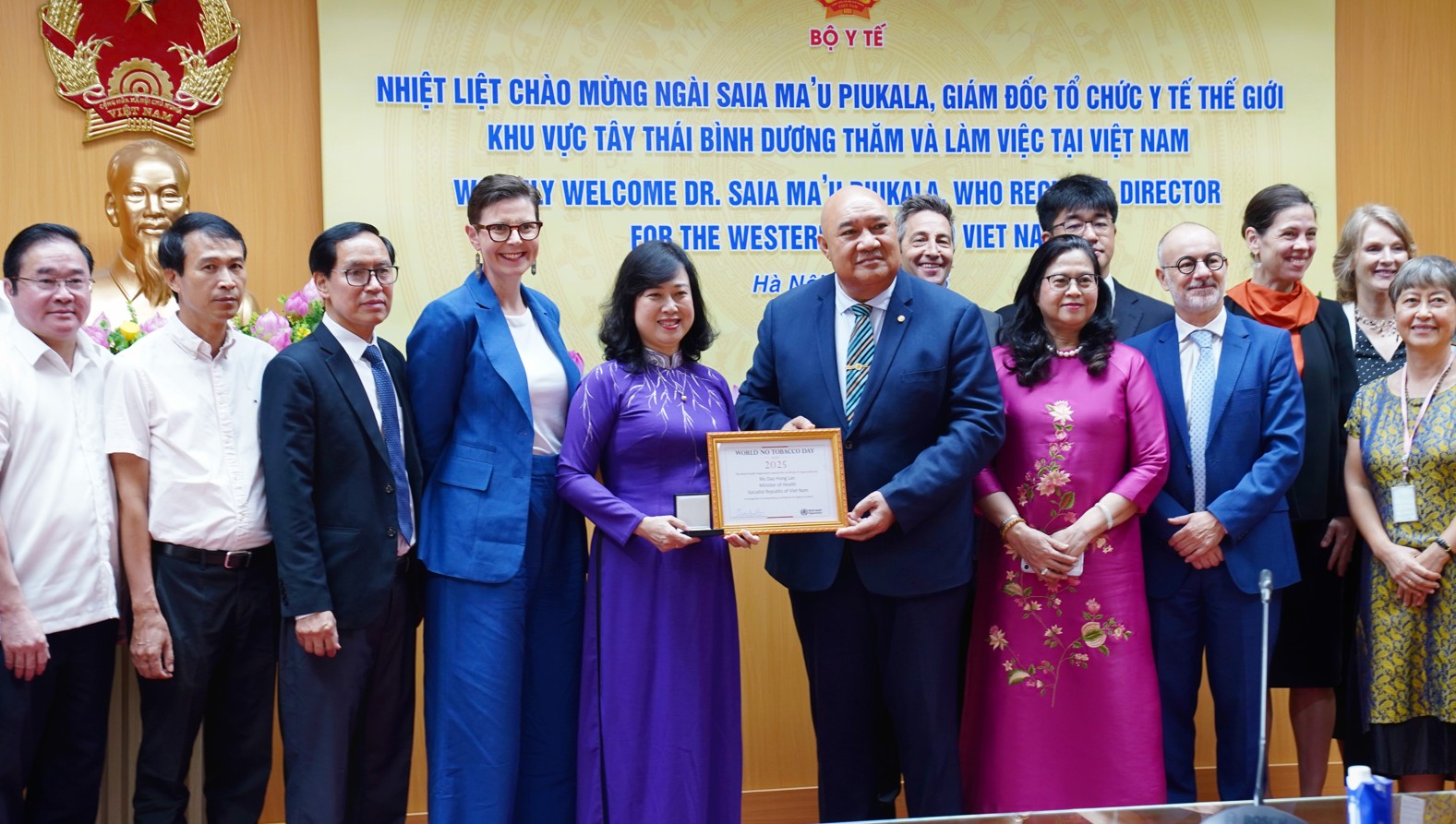 Dr. Saia Ma’u Piukala at the meeting with Minister of Health Dao Hong Lan Dr. Saia Ma’u Piukala at the meeting with Minister of Health Dao Hong Lan. During the meeting, he also presented the 2025 World No Tobacco Day Award to the Minister